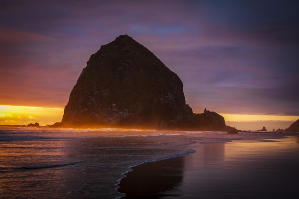 I was able to catch a beautiful sunset on the Oregon Coast Haystack Rock 