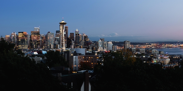 Iconic view of Seattle skyline from Kerry Park with Mt Rainier peaking out in the distance 