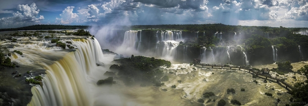 Iguau Falls - Brazil  Argentina border 