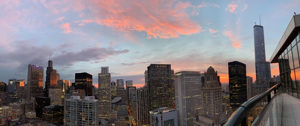 Im no good at taking panoramas but this sunset in Chicago is worth sharing