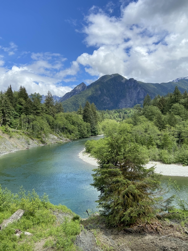 Incredible unedited views at the Snoqualmie River here in Washington last week 