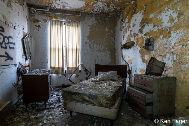 Inside an abandoned Pennsylvania hospital 