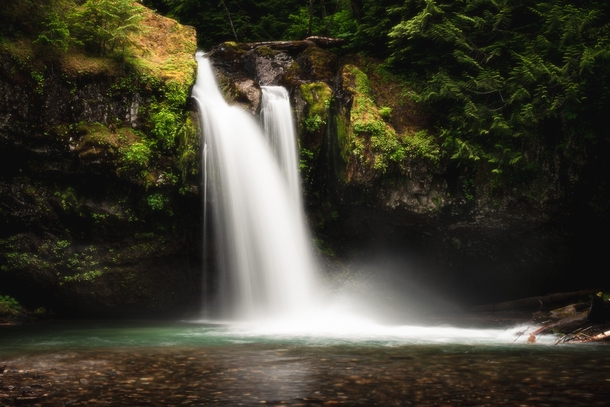 Iron Creek Falls in the Cascades 