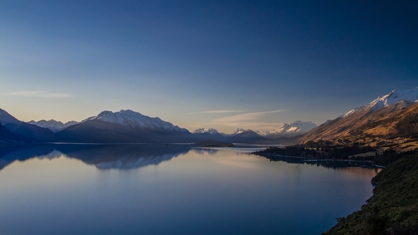 Lake Wakatipu amp the Southern Alps at sunset Queenstown New Zealand 