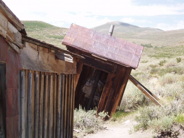 Leaning structure of Bodie CA 