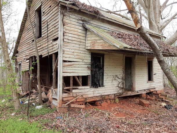 Long abandoned farm house found rotting in the woods