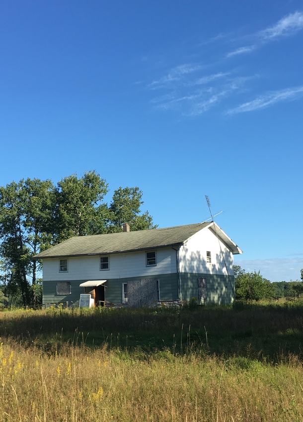 Long-Abandoned home begging to be explored Northern Minnesota