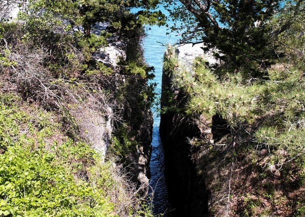 Looking Down the Split Rock - Purgatory Chasm RI 