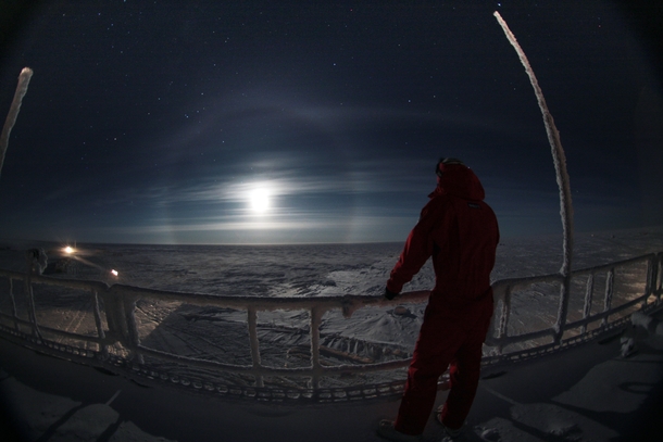 Looking over white darkness Concordia Antarctica  ESAIPEVPNRA - A Salam 