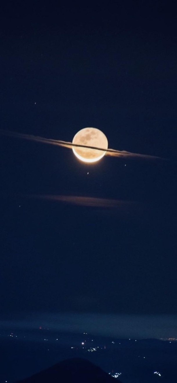 Magnificent capture of moon appearing as Saturn added a filter and zoom to make it pizazz