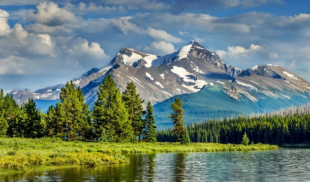 Maligne Lake in Jasper National Park Alberta Canada - photo by Rolando Agellon 