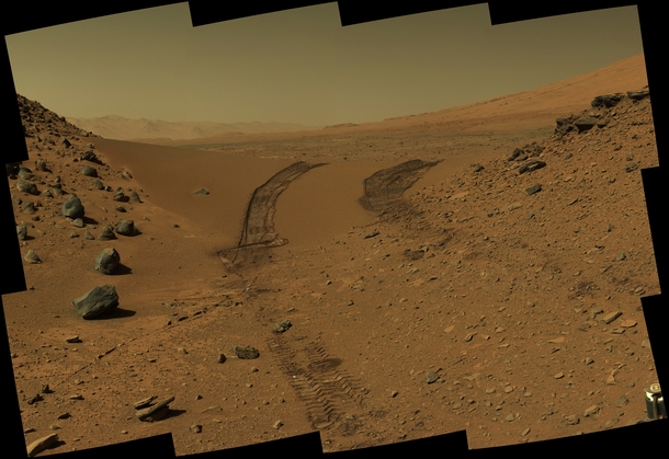Mars Curiosity Rover tracks through Dingo Gap in Gale Crater 