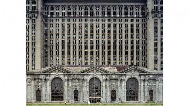 Michigan Central Station  - Link in comments - credit Yves Marchand and Romain Meffre