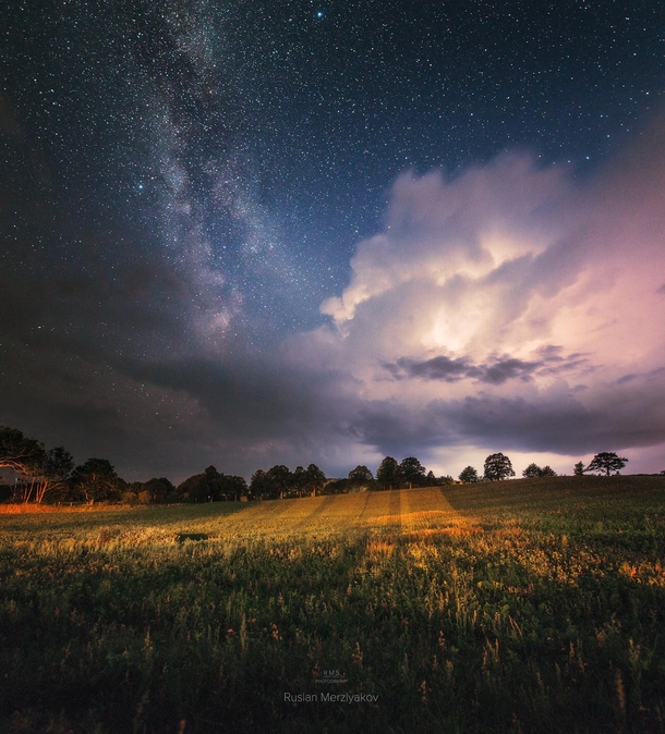 Milky Way and thunderstorm over Mn Denmark 