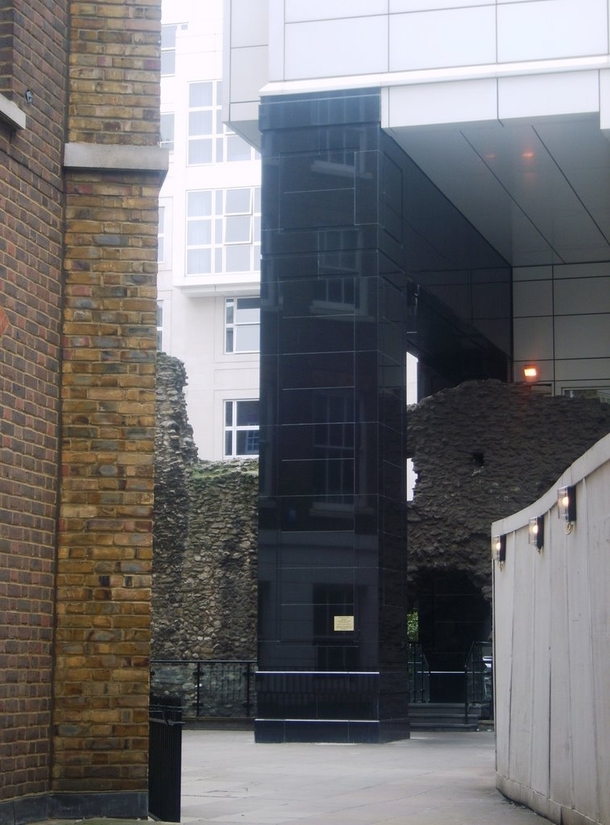 Modern Hotel built around Roman wall in London 