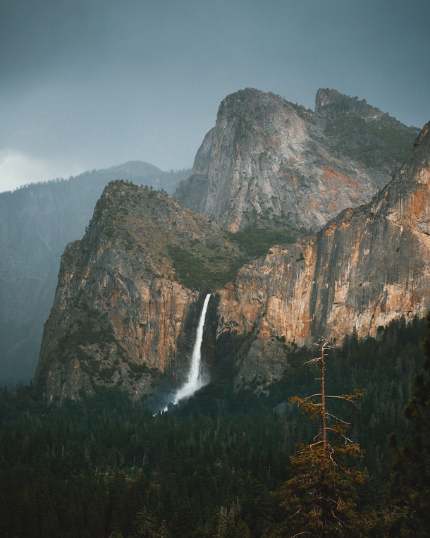Moody light before the thunderstorm Yosemite National Park CA  Instagram grantplace