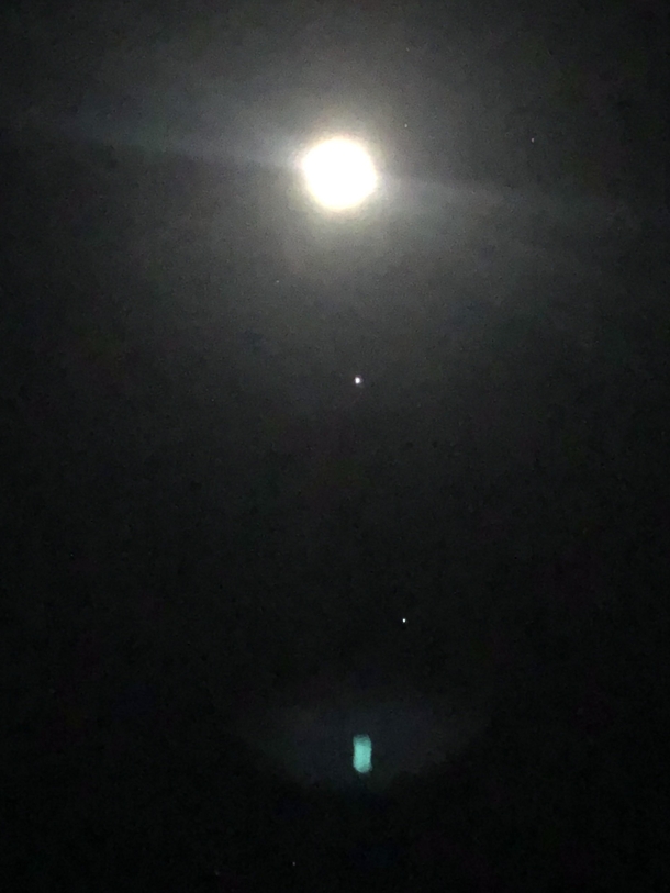 Moon Jupiter and Saturn all in a line tonight in Victoria Aus