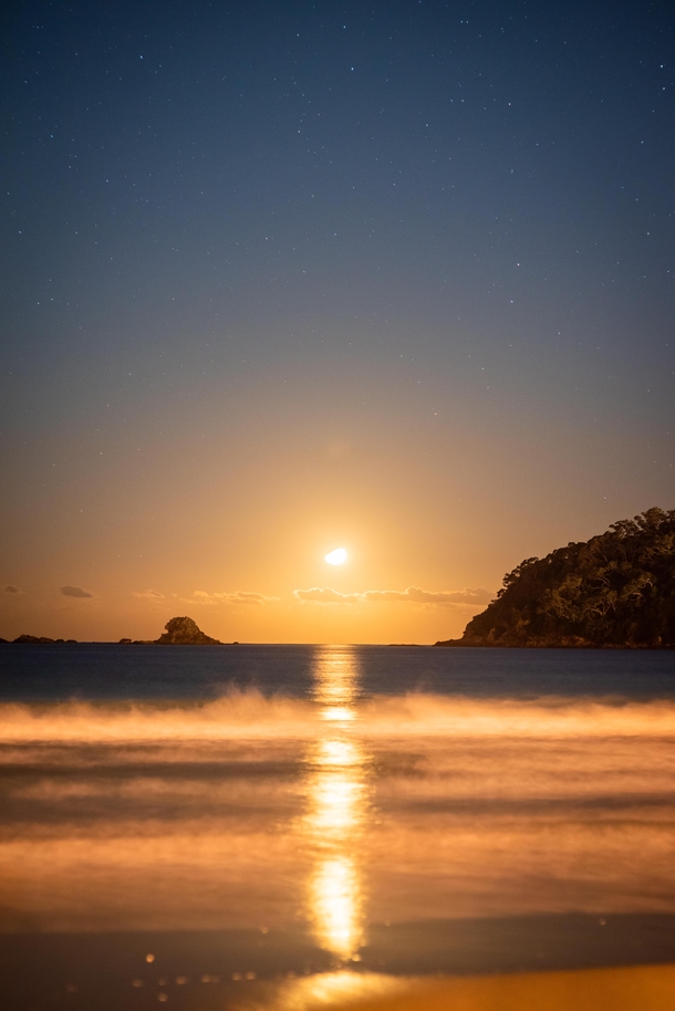 Moon rise from Mt Maunganui beach in New Zealand luckily turned around on the way back to the car 