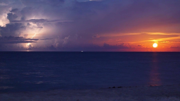 Moonrise alongside a lightning strike photo credit Kaan Pala in Jupiter Florida