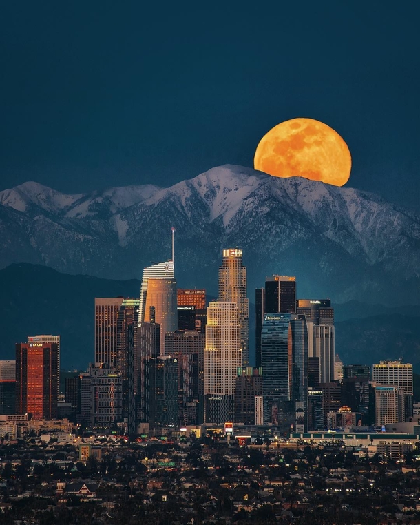 Moonset over Los Angeles