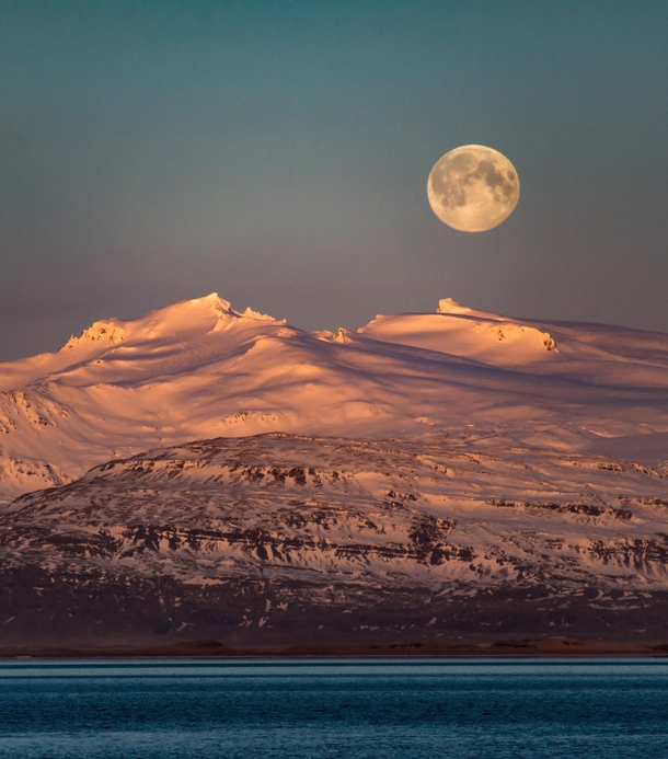 Moonset over the Icelandic mountains while the sun rises  - more of my landscapes at insta glacionaut