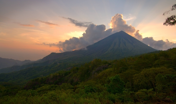 Mount Inierie - Flores Indonesia 