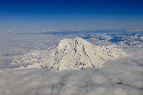 Mount Rainier from above 