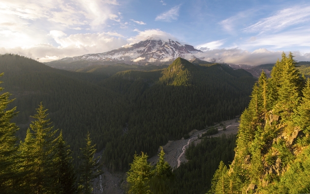 Mount Rainier on the brink of golden hour 