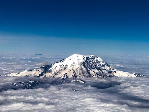 Mt Rainer from the Sky Cannot wait to get to the park 