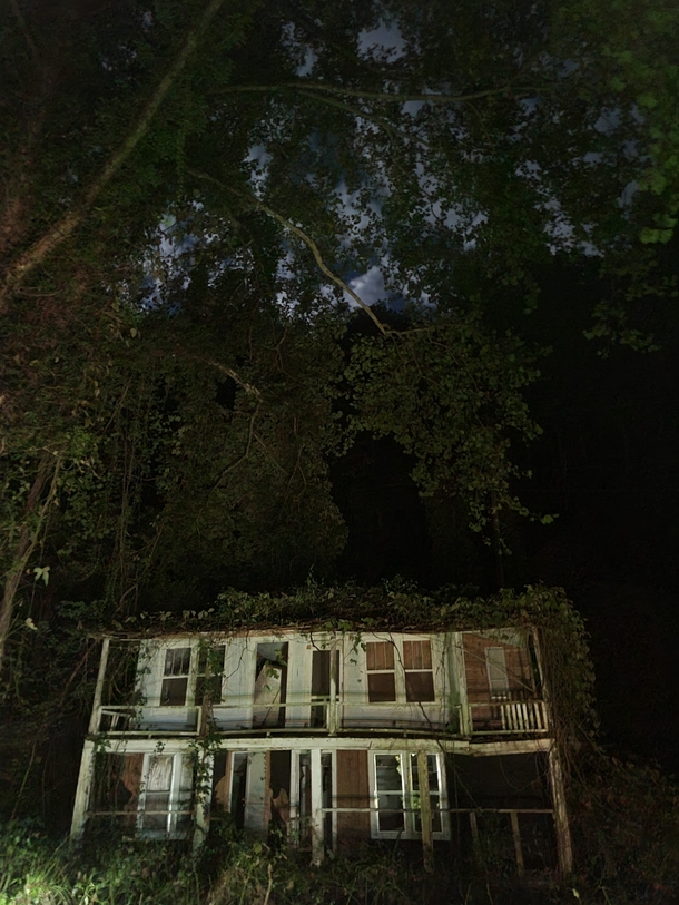My friend sent me this pic of an abandoned house in the mountains of North Carolina