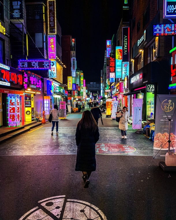 Neon and LED lights of Seoul 