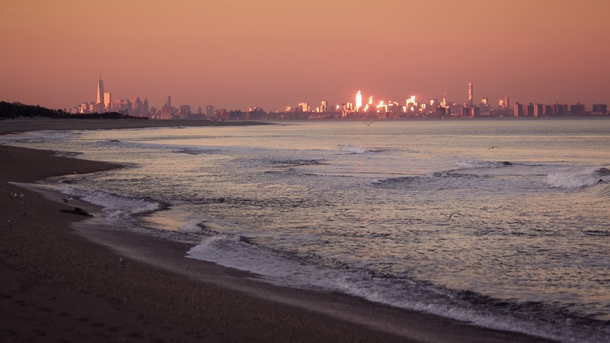 New York City at sunset as seen from the Jersey Shore 