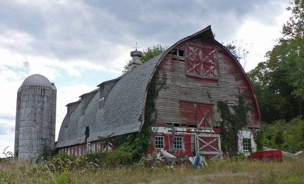 Now this is a barn Photo by Daniel Berek