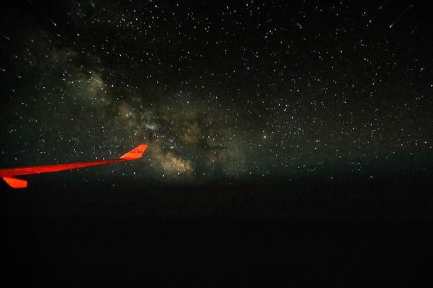 OC The Milky Way over the North Atlantic - Shot from a moving plane one exposure unedited - May 