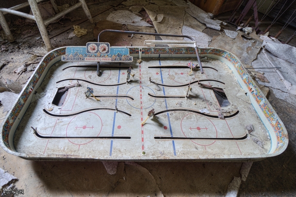 Old Hockey Game Found Inside an Abandoned House in Rural Ontario 