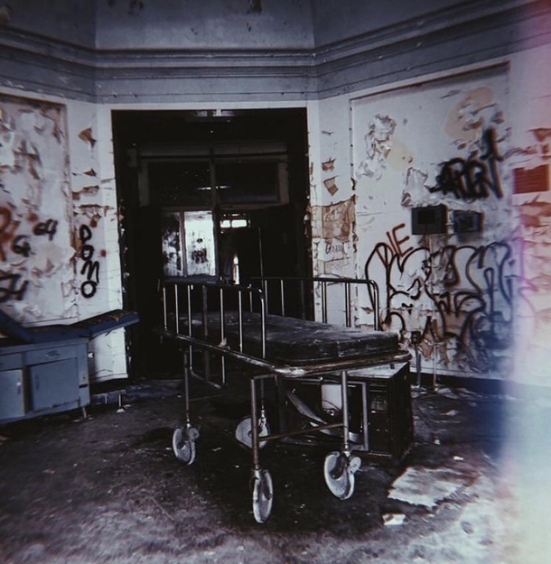 Old psych hospital in Thiells New York featuring lots of graffiti 