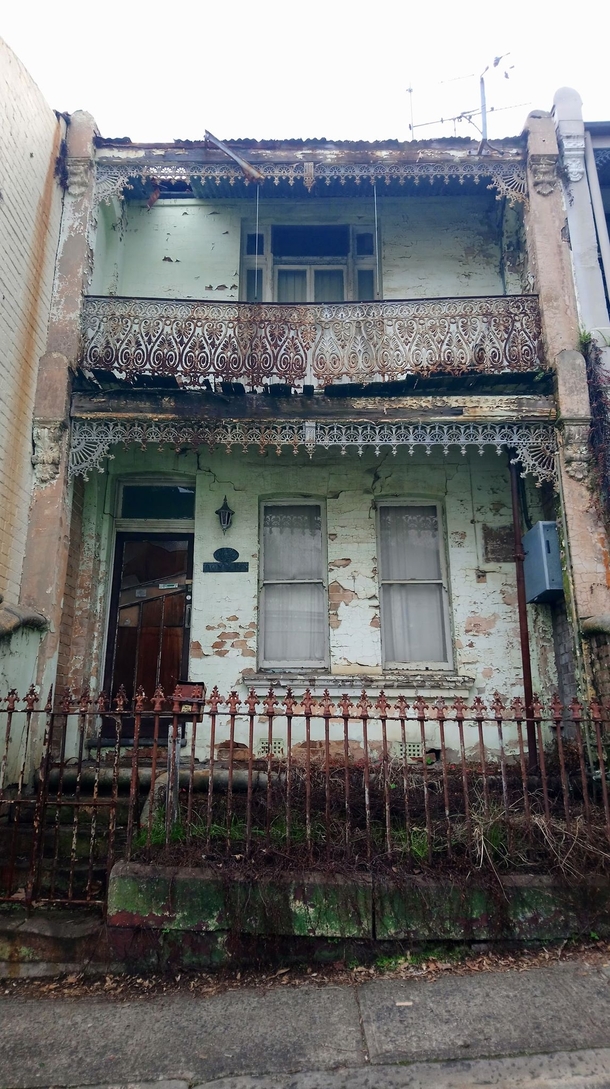 Old Terrace House in Sydney I pass on my way to Work 