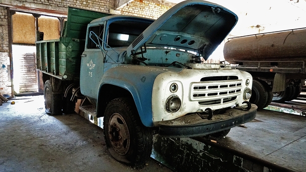 Old trucks are left in abandoned workshops 