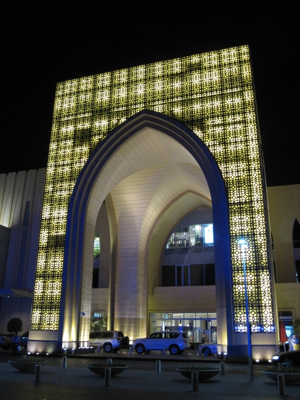 One of many Dubai Malls entrances 