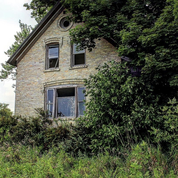 Overgrown Abandoned House in Rural Wisconsin 