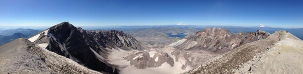 Panorama from the rim of the Mt St Helens crater 