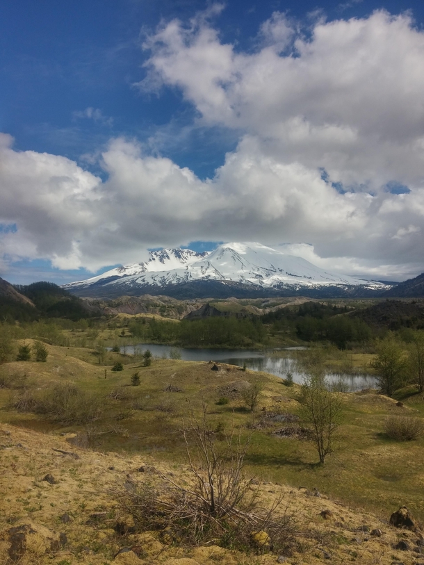 Partly cloudy day at Mt St Helens 
