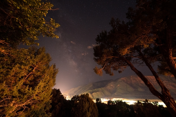 Photographing the Milky Way over bright city lights in Colorado with a single -second exposure