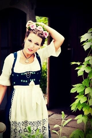 Pic #10 - Bavarian girls in dirndls