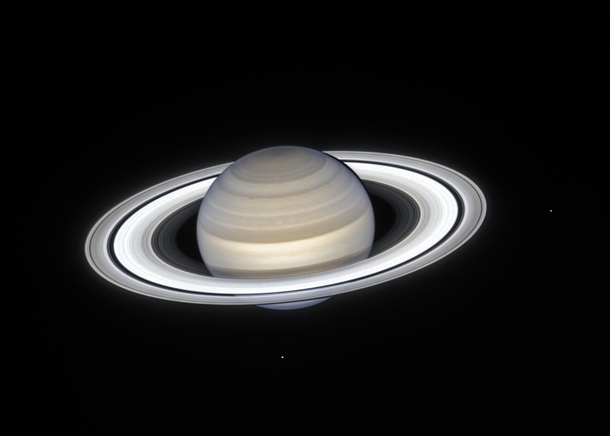 Picture of summer on Saturns northern hemisphere from Hubble