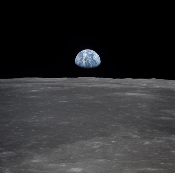 Picture of the earth taken from the moon in 