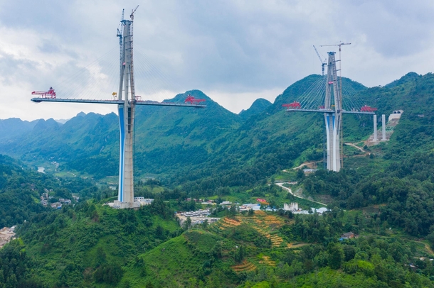 Pingtang Bridge under construction in China