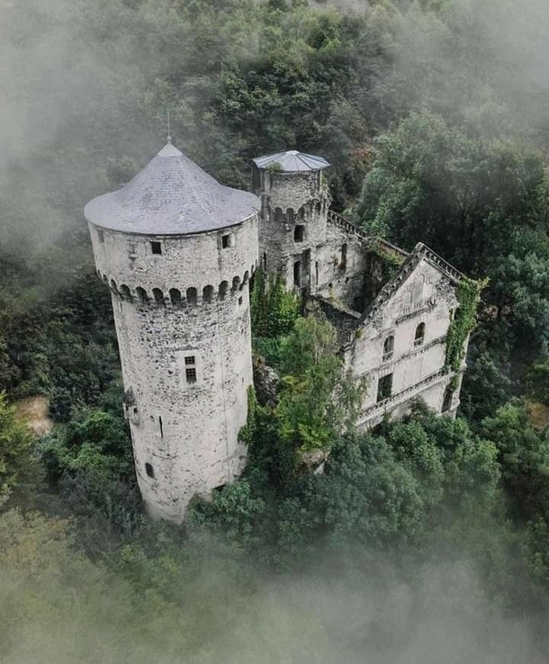 Plum Castle France