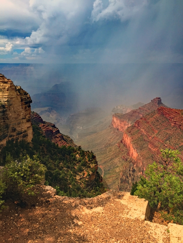 Rain at the Grand Canyon 