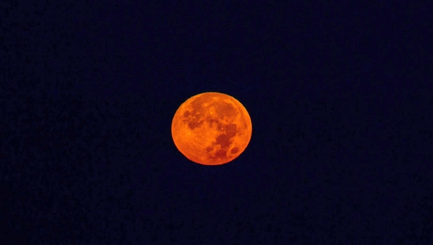 Red moon rising x OC